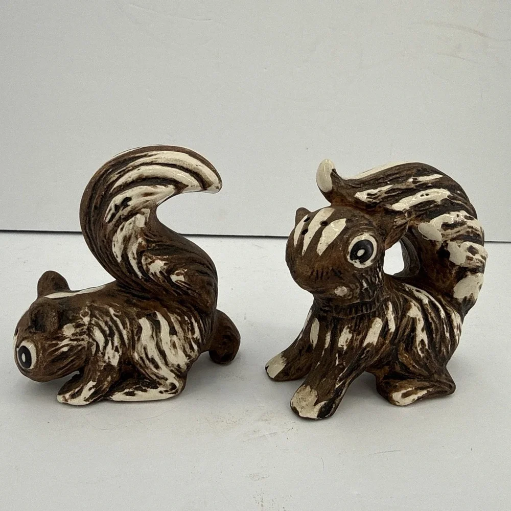 Vintage 1950's Brown Squirrel Animal US Ceramic Pottery Salt & Pepper Shaker Set